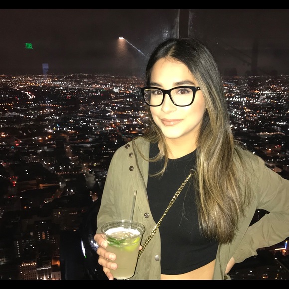 Meet your Posher, Bobbi - Picture 2 of 3